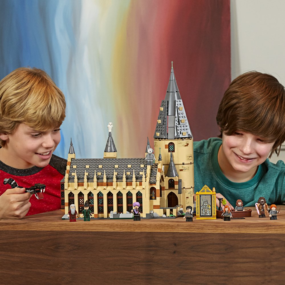 Building Kit and Magic Castle Toy (878 Pieces) K164497