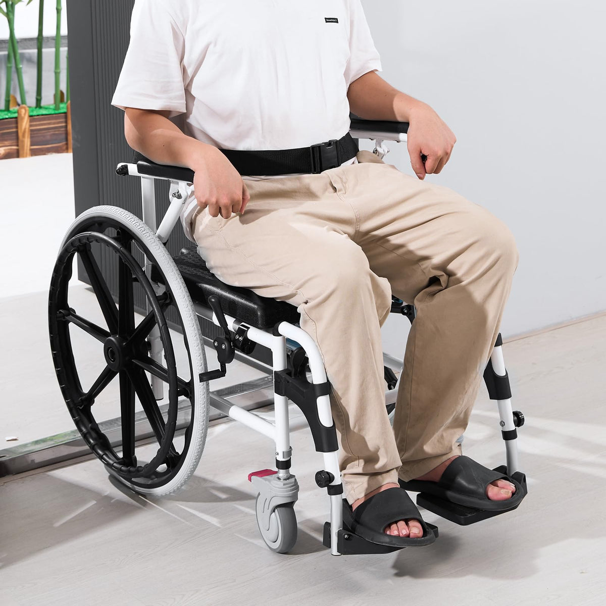 17.5in Adjustable Aluminum Shower Wheelchair with Brake Q79329