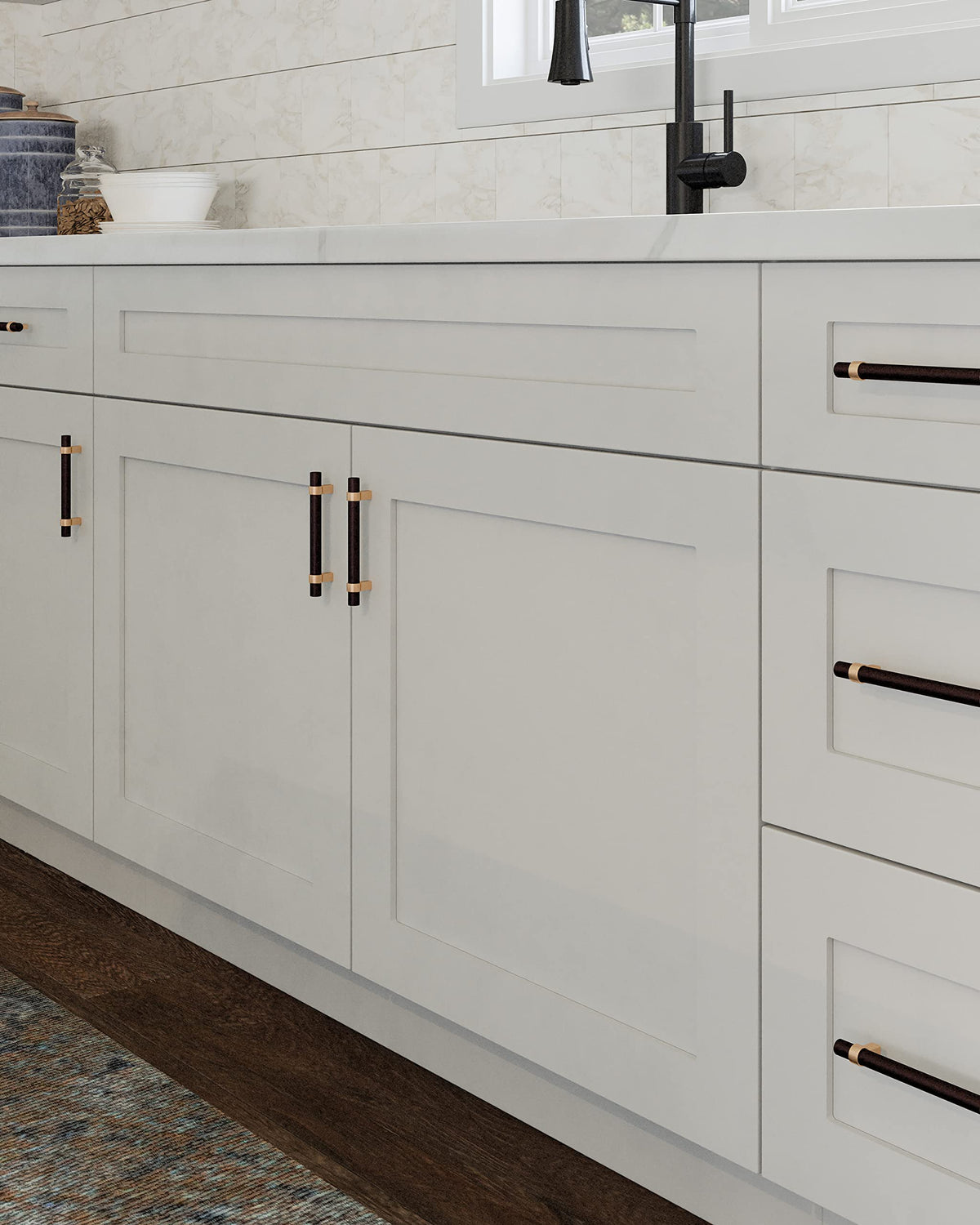 White Shaker Style Bridge Cabinet D392