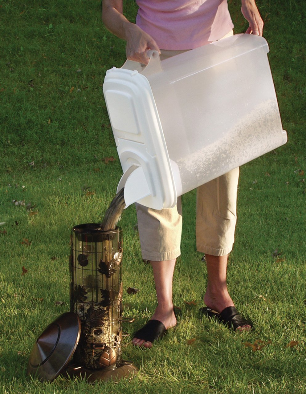 Airtight Pet Food Storage Container 32 Quart with Pour Spout H9939